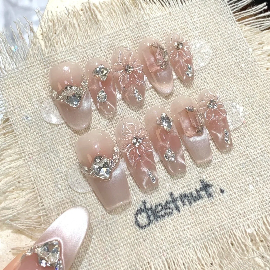 花瓣月影穿戴甲粉色闪钻花朵