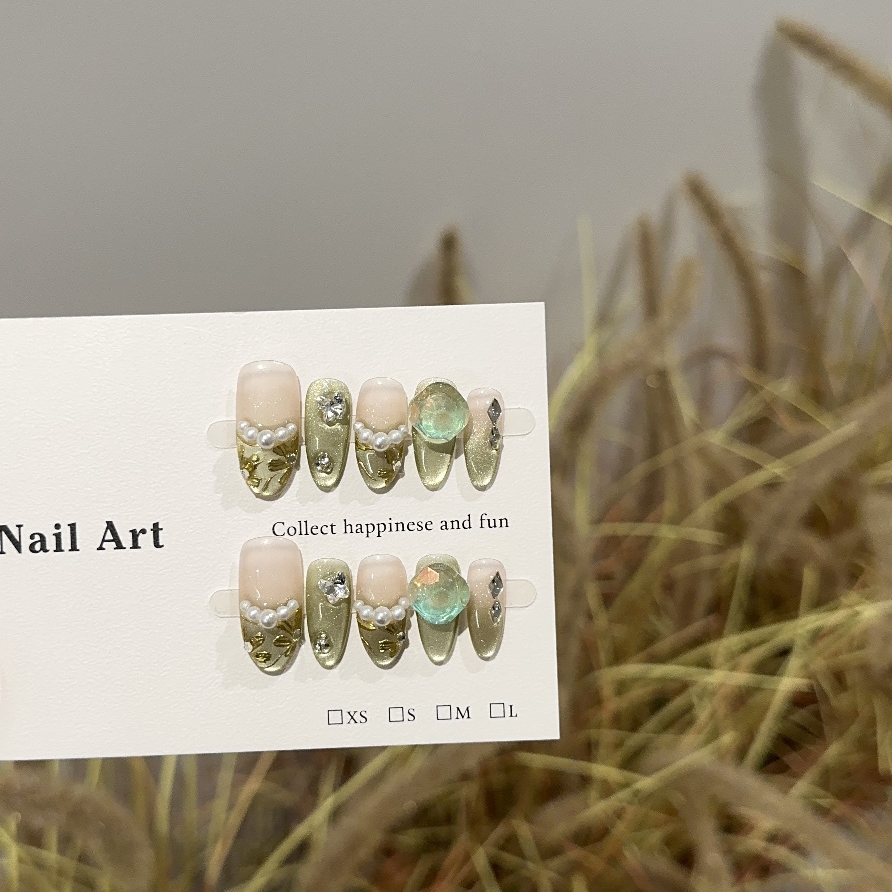 精致珍珠水钻穿戴甲绿色系美甲