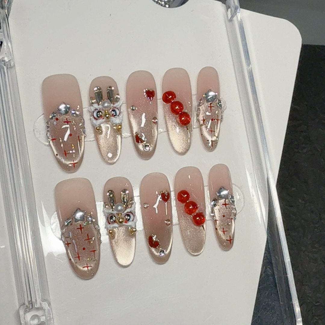 2026新年醒狮穿戴甲红色锆石美甲贴片高级感轻奢显白短款甲片国风,彩妆/香水/美妆工具,穿戴甲/甲片,淘宝优惠券,粉丝福利购,淘宝优惠卷