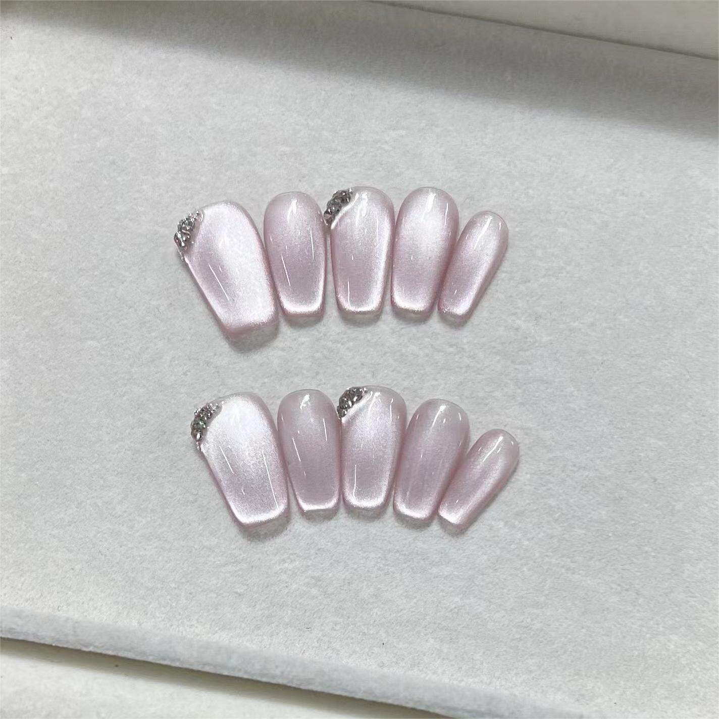 短款粉色猫眼显白细闪手工穿戴甲