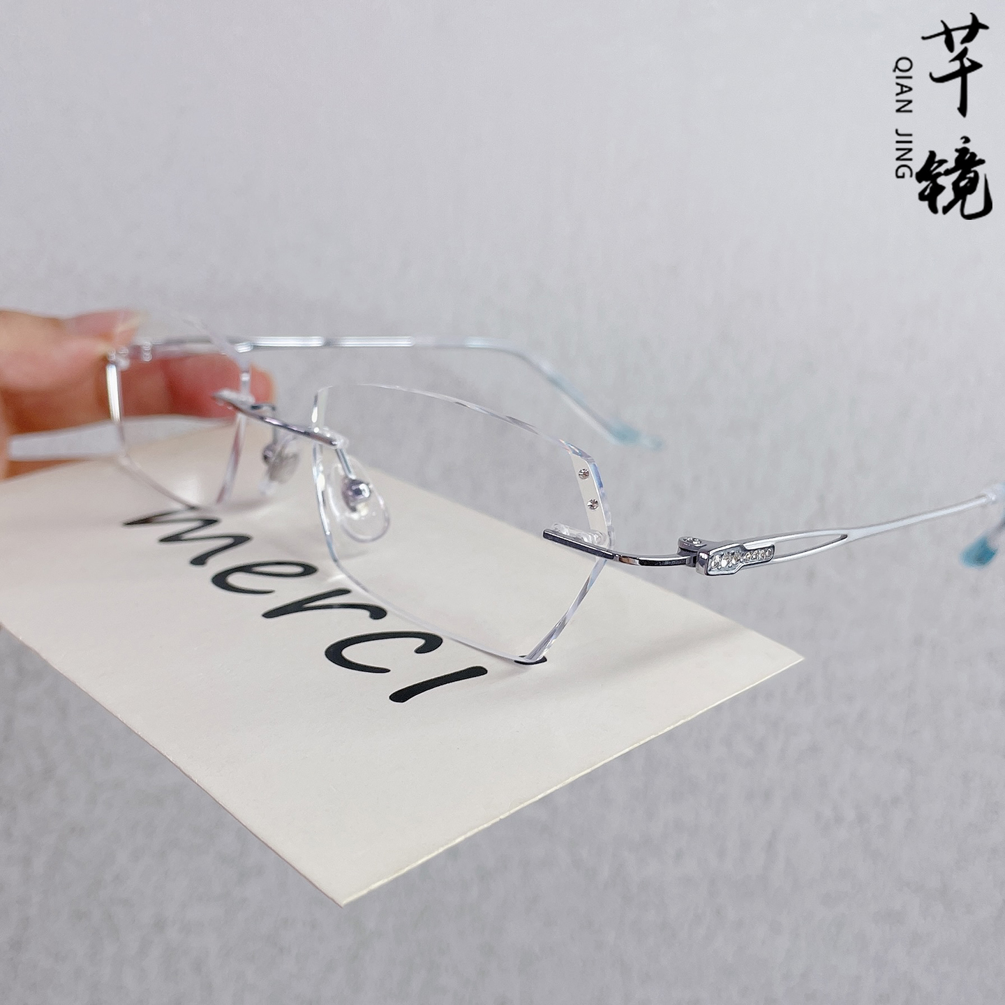 配高度数眼镜女气质通勤风