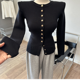 黑色白色金属扣圆领长袖针织衫修身开衫打底衫上衣毛衣
