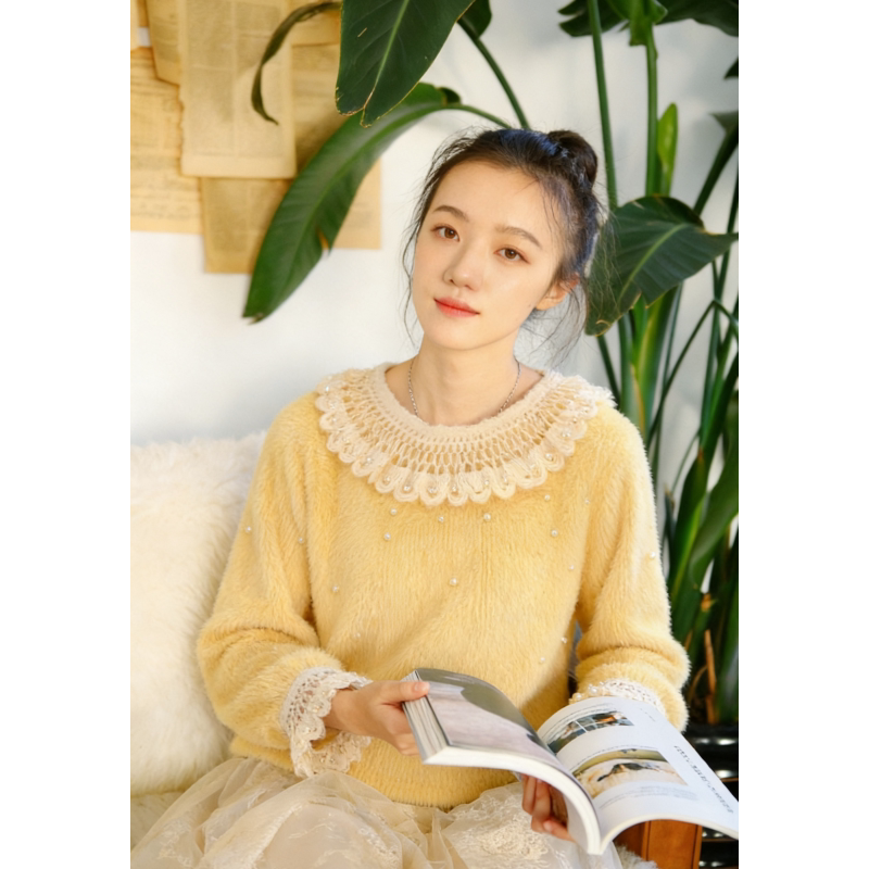 微笑向暖  百搭少女感奶黄色针织衫上衣 撞色花边拼接钉珠衬衣图片