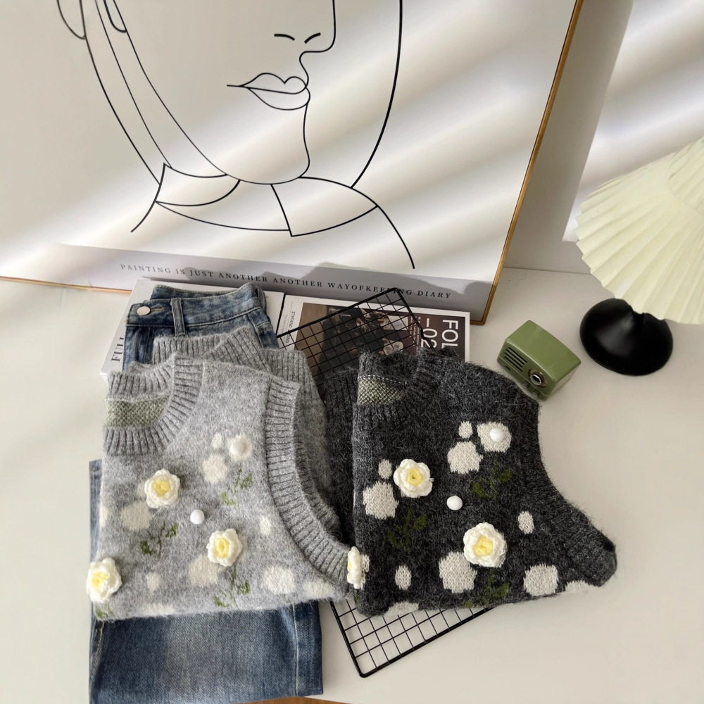 微笑向暖 氛围感立体花朵背心针织衫 叠穿背心显瘦马甲坎肩上衣