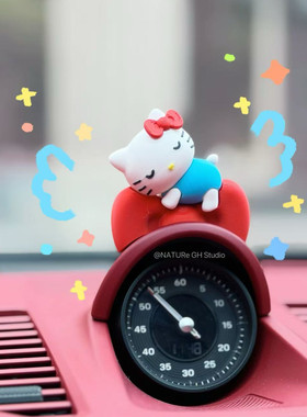 趴趴蝴蝶结kitty 保时捷汽车摆件罗盘仪表盘装饰问界帽子帕拉梅拉