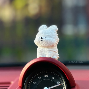 原创保时捷萨摩耶小狗911仪表盘摆件罗盘可爱小狗帕拉梅拉卡宴