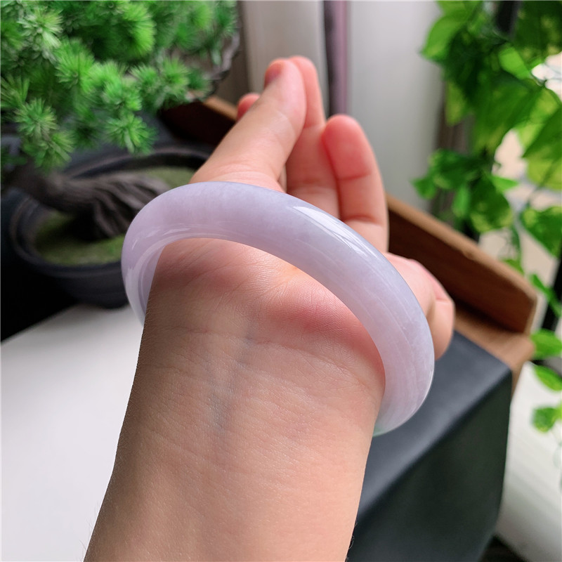 8月新品 鸿玉翡翠60圈口冰糯种紫底飘绿正圈玉手镯女款19JJ0828