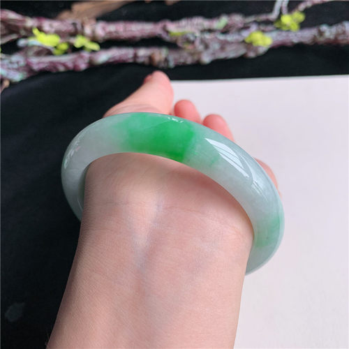 6月新品 鸿玉翡翠60圈口冰糯种飘阳绿正圈玉手镯女款正品44F30617