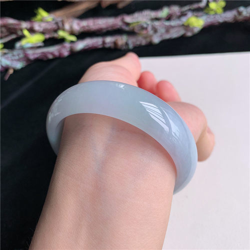 6月新品 鸿玉翡翠55圈口冰糯种淡绿底正圈玉手镯女款正品10Y90629