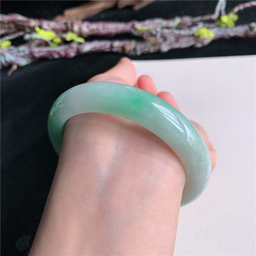 6月新品鸿玉翡翠59圈口冰糯种飘阳绿正圈玉手镯女款正品110F30617