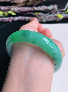 6月新品 鸿玉翡翠56圈口冰糯种飘阳绿正圈玉手镯女款正品86V90618
