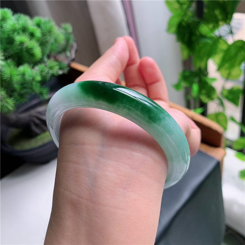 9月新品 鸿玉翡翠60圈口冰种飘阳绿正圈玉手镯女款正品3X70831