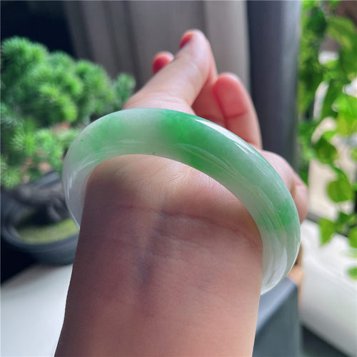 9月新品 鸿玉翡翠55圈口冰糯种阳绿飘抹黄正圈玉手镯女款3A80930