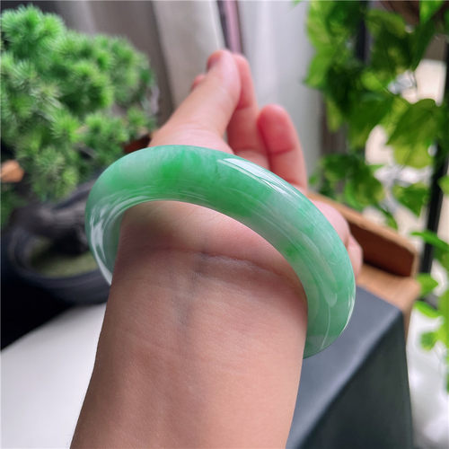 9月新品 鸿玉翡翠56圈口冰糯种飘阳绿正圈玉手镯女款正品8H70903