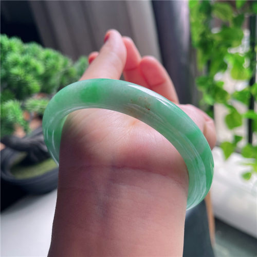 10月新品 鸿玉翡翠60圈口冰糯种阳绿飘抹黄正圈玉手镯女款8H21008