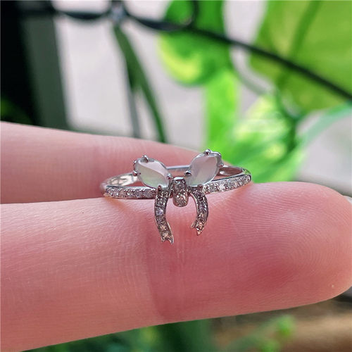 10月新品 鸿玉翡翠18k金镶嵌冰种起光白冰随形蝴蝶结戒指 A941009