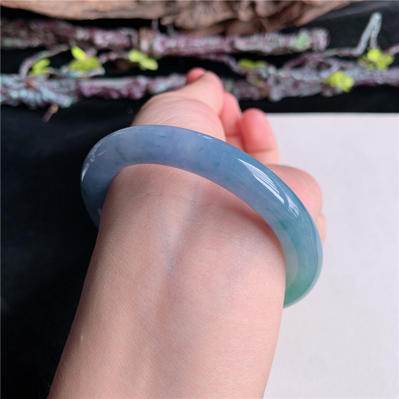 7月新品 鸿玉翡翠53圈口冰糯种紫罗兰飘绿圆条玉手镯女款6Q70717