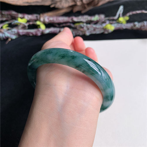 7月新品 鸿玉翡翠60圈口冰糯种飘绿花正圈玉手镯女款正品8X20701