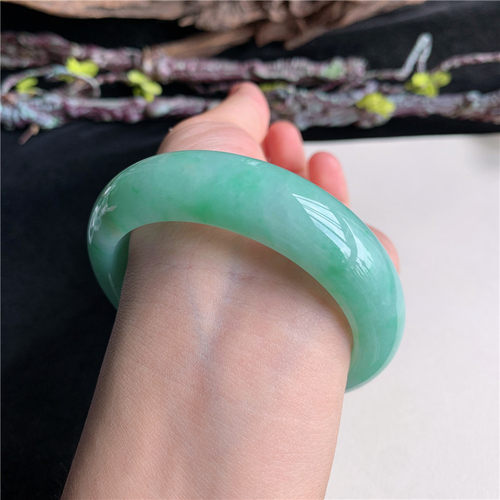 7月新品 鸿玉翡翠57圈口冰糯种飘阳绿正圈玉手镯女款正品29F70701