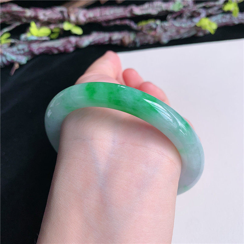 5月新品 鸿玉翡翠60圈口冰糯种飘阳绿圆条玉手镯女款正品28F70527
