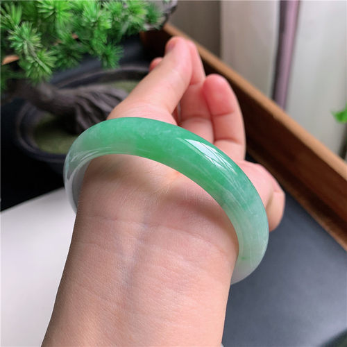 9月新品 鸿玉翡翠59圈口冰种飘阳绿正圈玉手镯女款正品1C30901