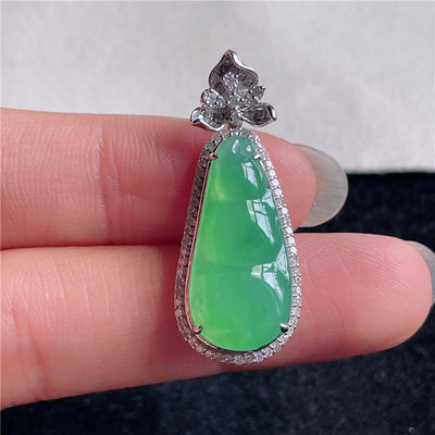 10月新品 鸿玉翡翠18k金镶嵌冰糯种满色满绿四季豆精美吊坠G51002