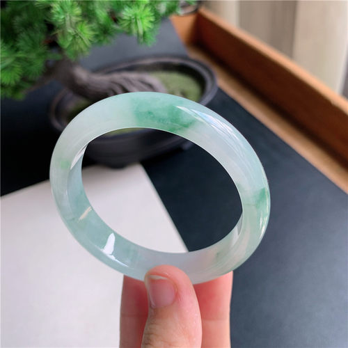 8月新品 鸿玉翡翠51圈口冰种飘绿花正圈玉手镯女款正品12D10820