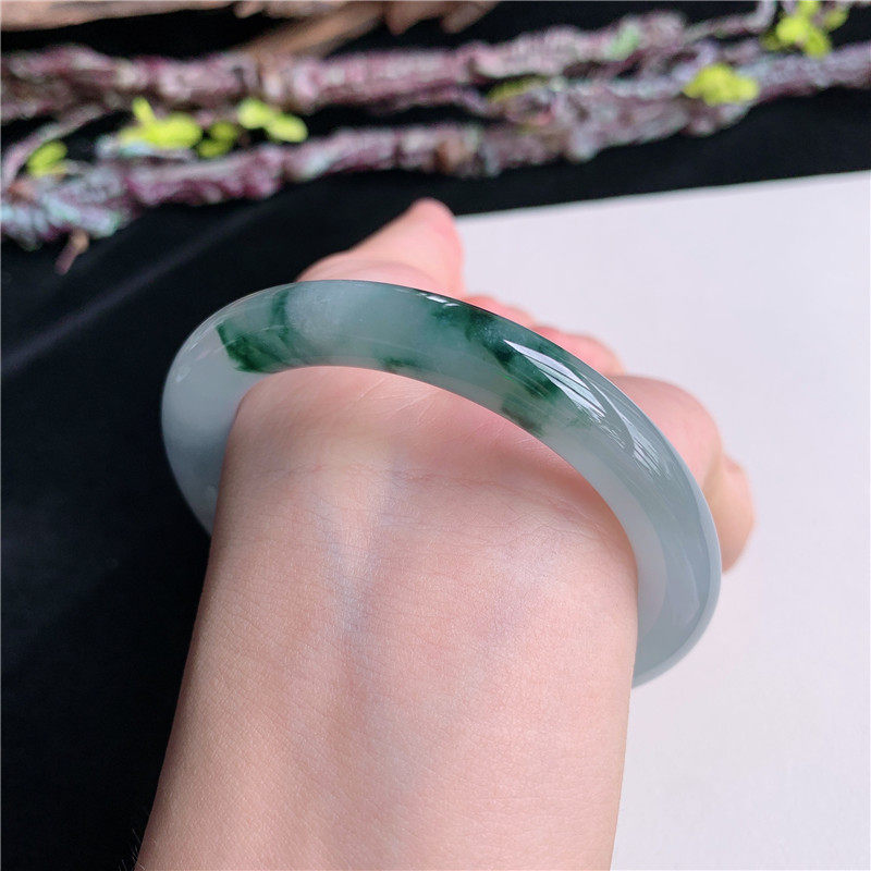 6月新品 鸿玉翡翠55圈口冰种飘绿花圆条玉手镯女款正品12G60530