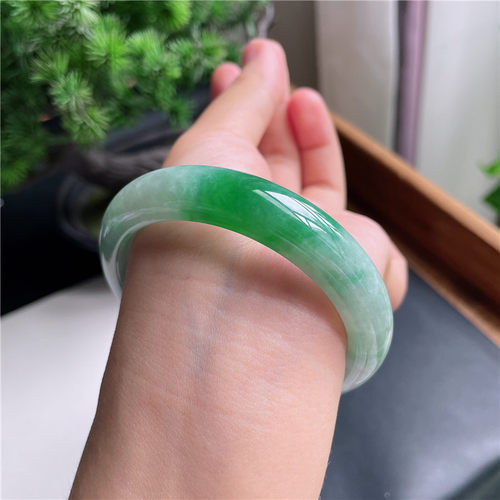 9月新品 鸿玉翡翠57圈口冰糯种飘阳绿正圈玉手镯女款正品3B20902