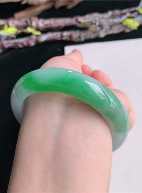 5月新品 鸿玉翡翠53圈口冰糯种飘阳绿正圈玉手镯女款正品33L50518