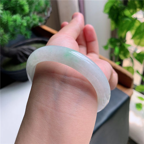 8月新品 鸿玉翡翠54圈口冰糯种淡绿正圈玉手镯女款正品8D30829