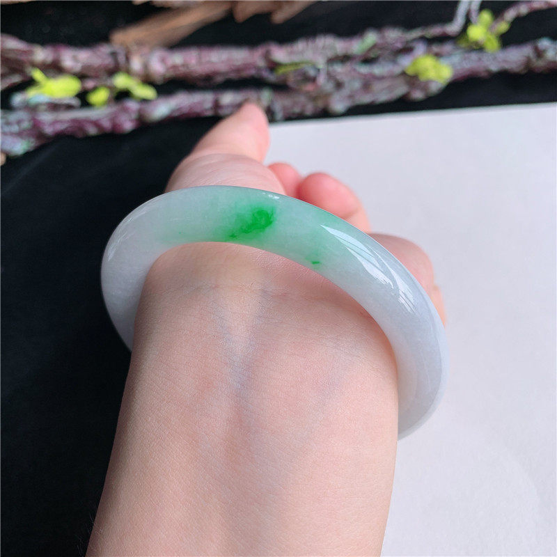 6月新品 鸿玉翡翠53圈口冰糯种飘绿花圆条玉手镯女款正品11H50605