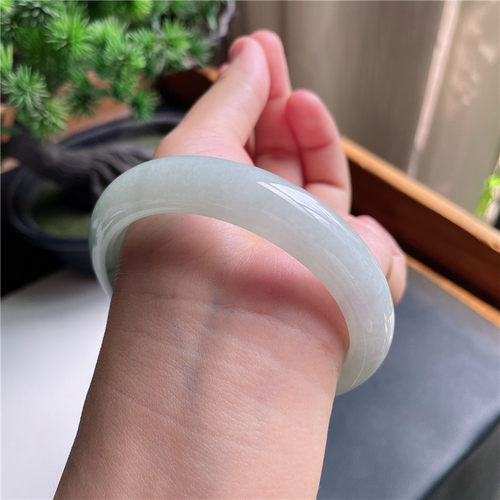 9月新品 鸿玉翡翠59圈口冰种飘绿花正圈玉手镯女款正品6A50909