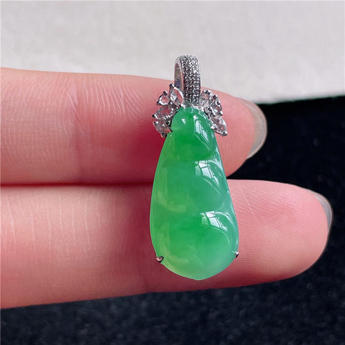 9月新品 鸿玉翡翠18k金镶嵌冰糯种满色满绿四季豆精美吊坠A940908