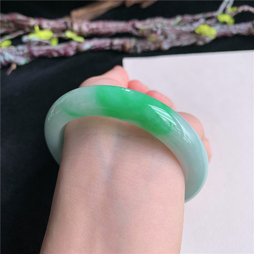 5月新品 鸿玉翡翠56圈口冰糯种飘阳绿正圈玉手镯女款正品5H70521