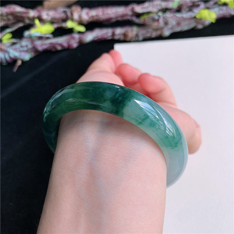 5月新品 鸿玉翡翠54圈口冰糯种飘绿花正圈玉手镯女款正品2B60525