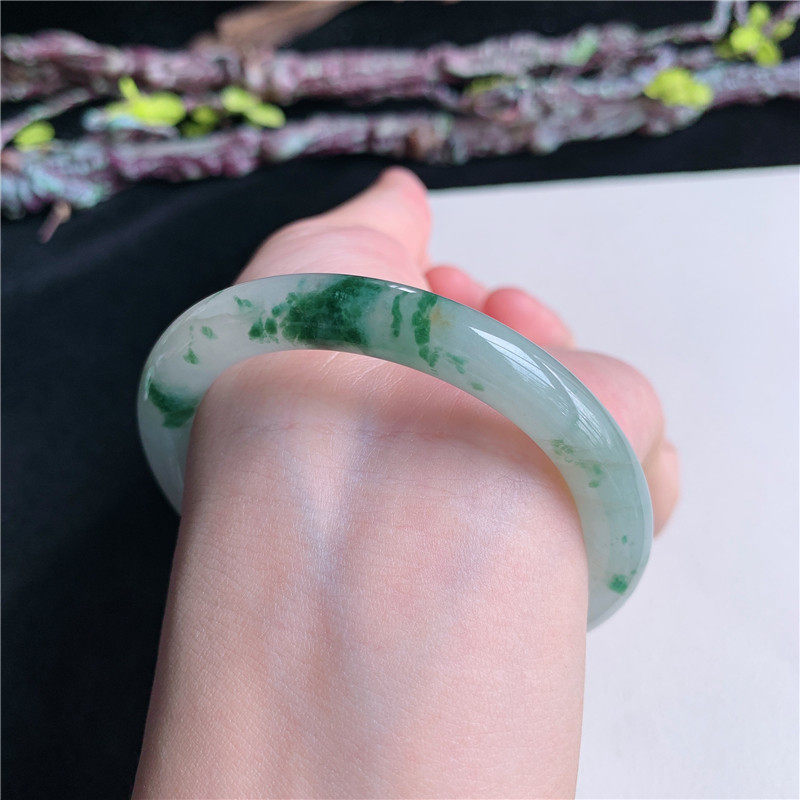 6月新品 鸿玉翡翠53圈口冰糯种飘绿花圆条玉手镯女款正品6C40602