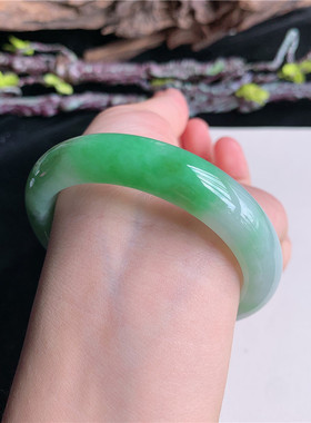 7月新品 鸿玉翡翠55圈口冰糯种飘阳绿正圈玉手镯女款正品2H50630