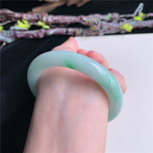 5月新品 鸿玉翡翠54圈口冰糯种飘绿圆条玉手镯女款正品1H30515