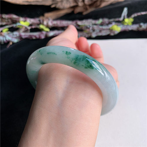 7月新品 鸿玉翡翠54圈口冰糯种飘绿花正圈玉手镯女款正品47B90702