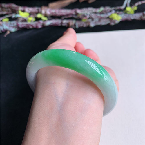 6月新品 鸿玉翡翠56圈口冰糯种飘阳绿正圈玉手镯女款正品32F70613