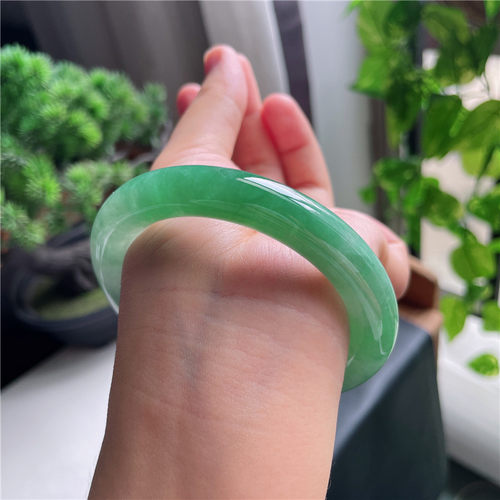 9月新品 鸿玉翡翠57圈口冰种飘阳绿圆条玉手镯女款正品21F70918