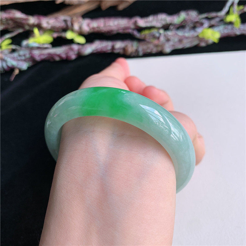 5月新品 鸿玉翡翠54圈口冰糯种飘阳绿正圈玉手镯女款正品6K60525