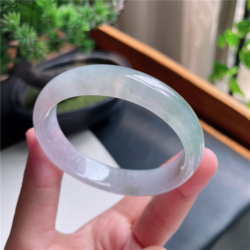9月新品 鸿玉翡翠54圈口冰种紫底飘淡绿贵妃玉手镯女款7V30915