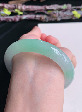 5月新品 鸿玉翡翠55圈口冰种飘绿正圈玉手镯女款正品5C70511