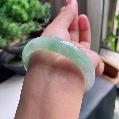 9月新品 鸿玉翡翠54圈口冰种飘绿正圈玉手镯女款正品11W40914