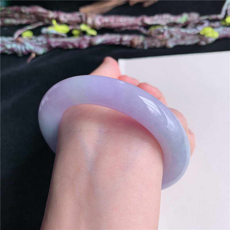 6月新品 鸿玉翡翠55圈口冰糯种紫罗兰飘绿圆条玉手镯女款50F70602