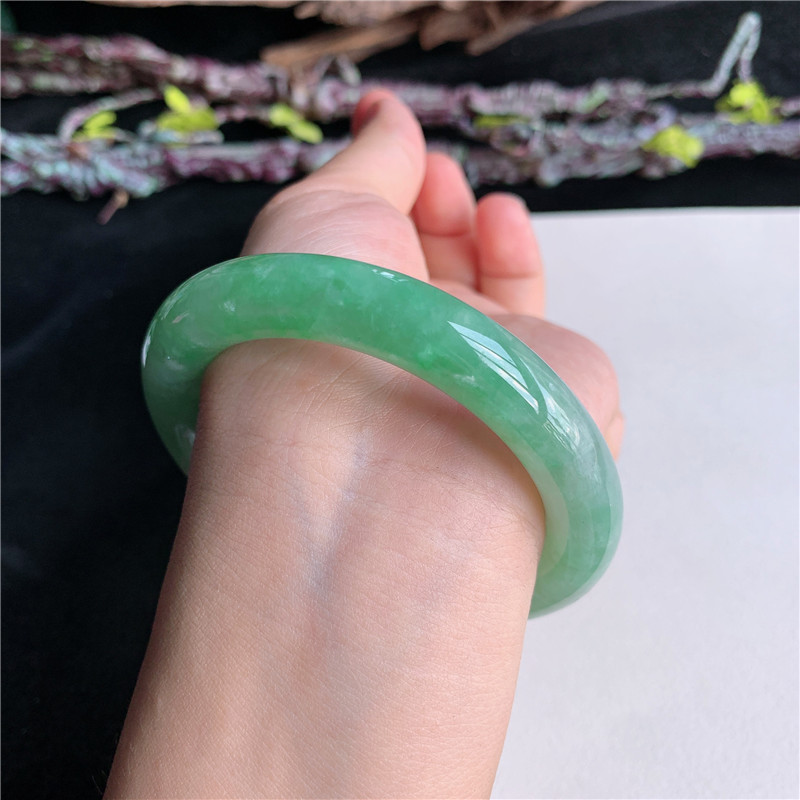 7月新品 鸿玉翡翠56圈口冰糯种阳绿色正圈玉手镯女款正品5C40711