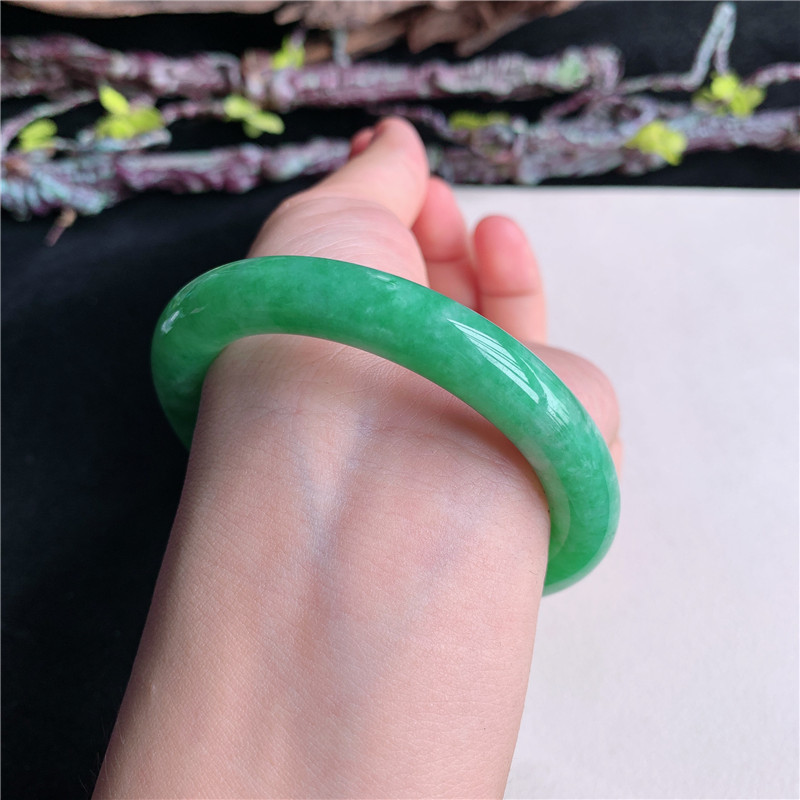 7月新品 鸿玉翡翠54圈口冰糯种满色满绿圆条玉手镯女款10M60707