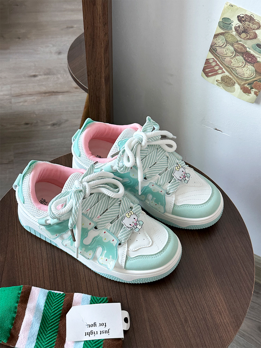 原创哈喽KT休闲面包板鞋甜美卡通